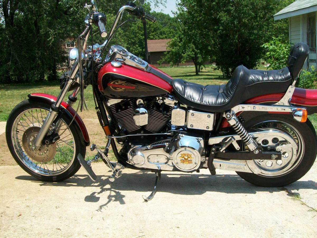 100 0285(1)   '98 FXDWG