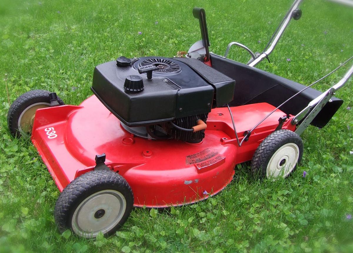 1983 TORO 21" Rear Bagger, Model #20810

This is quite an impressive mower - a 4-stroke Tecumseh engine on an all aluminum deck - it is the first self