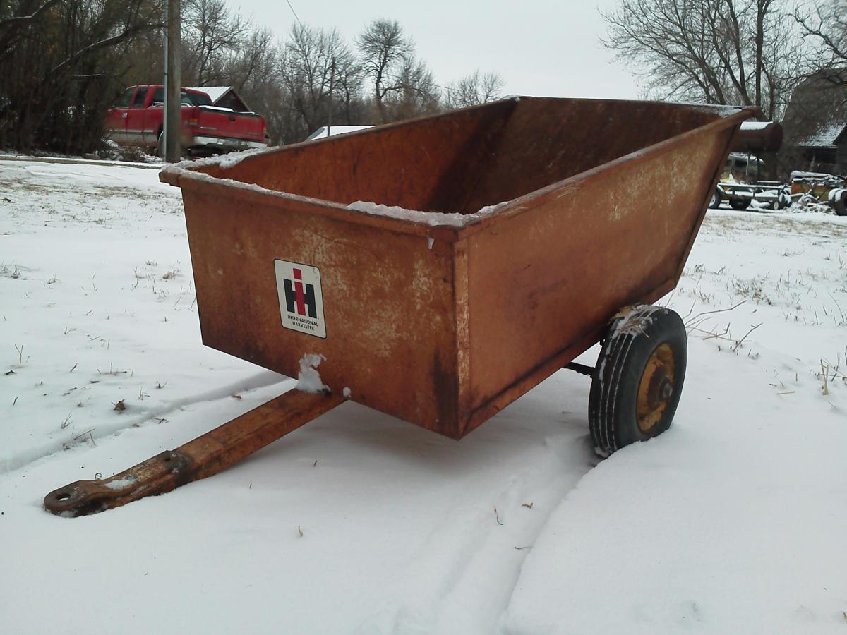 IH lawn cart