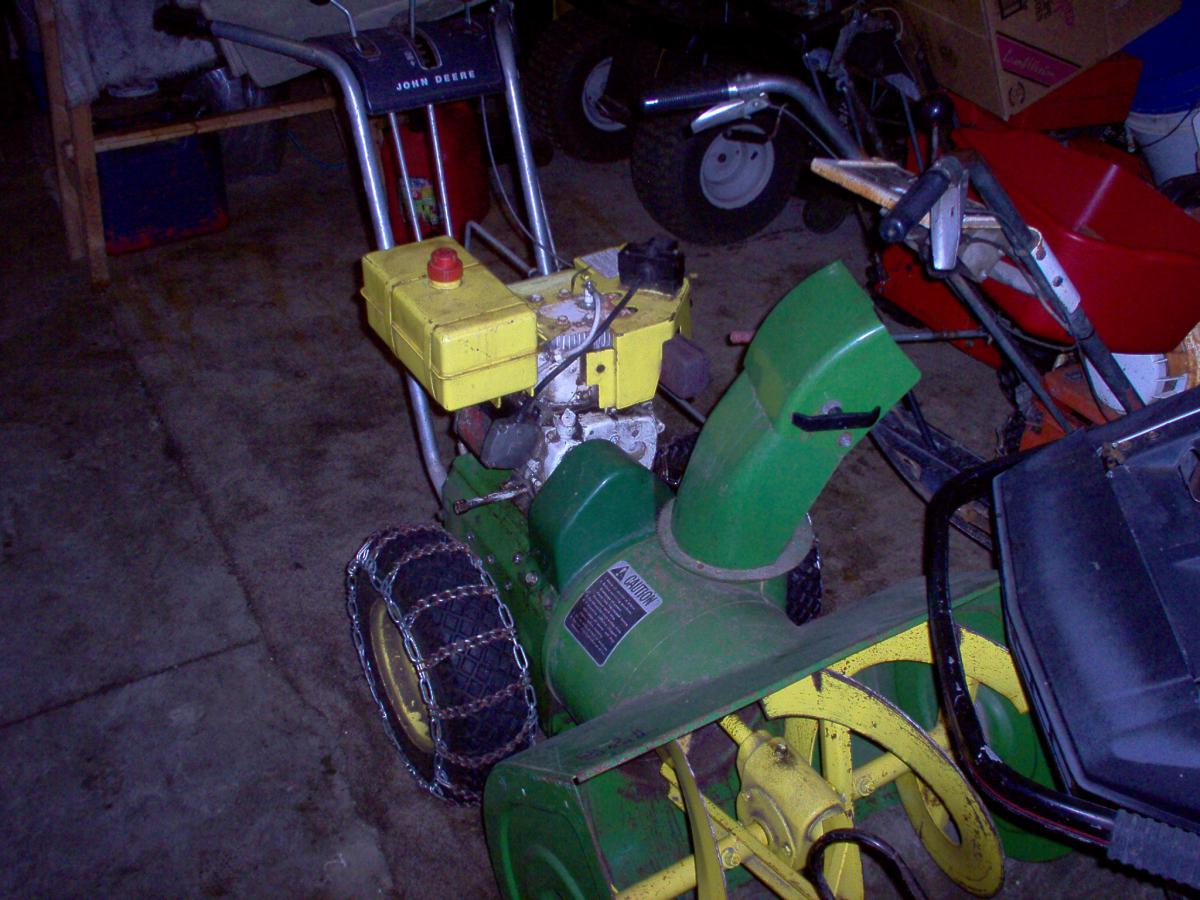 John Deere 8 HP\ 26" cut