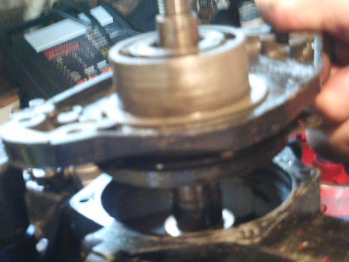 mecury 39 top bearing plate ..the ignition stater sits on top of this