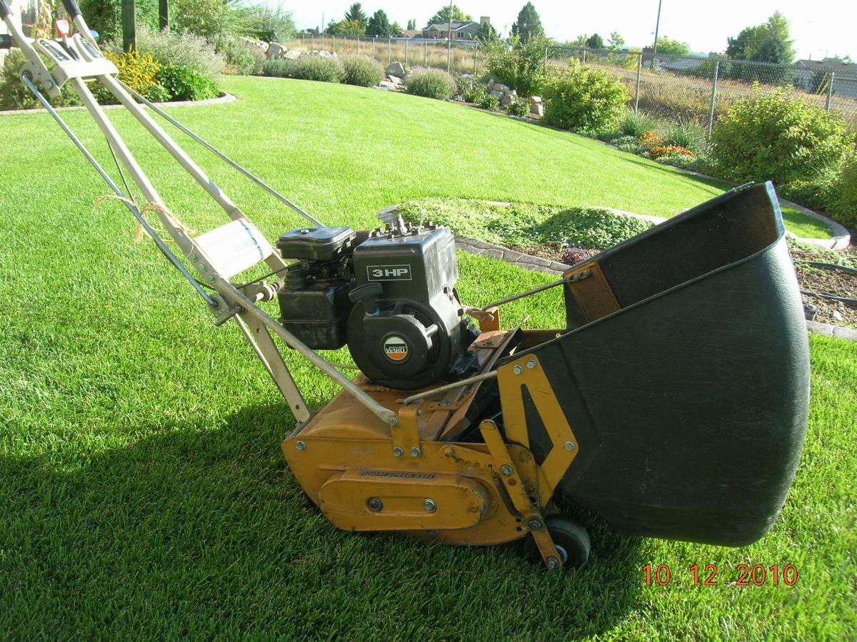 https://www.lawnmowerforum.com/media/montgomery-ward-mclane-20-w-7-blade-reel-grass-catcher.509/full